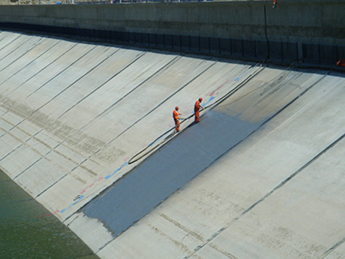 九旭聚脲噴涂機廠家產(chǎn)品堤壩防水噴涂應(yīng)用