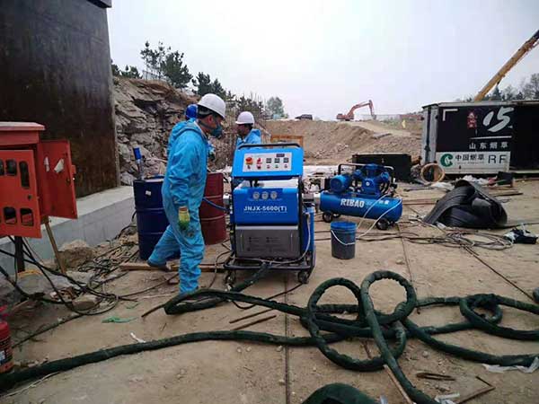 聚脲噴涂機(jī)設(shè)備JNJX-H5600(T)安裝培訓(xùn)