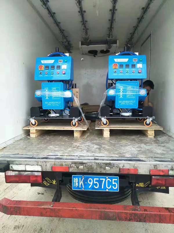兩臺聚氨酯噴涂機發(fā)貨至河南