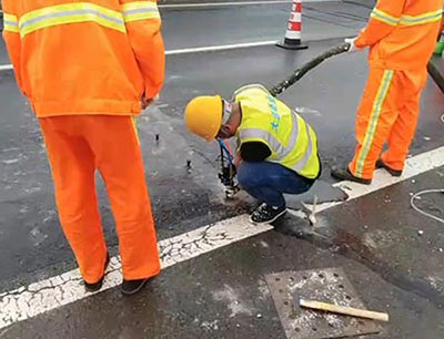 路基填充高分子聚合物灌注機(jī)(圖3) 路基填充高分子聚合物灌注機(jī)(圖3)