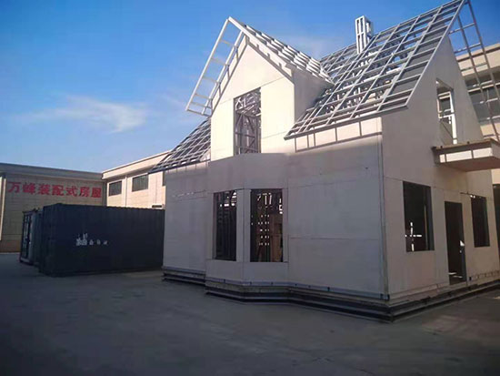 輕鋼房聚氨酯保溫發(fā)泡機(jī)